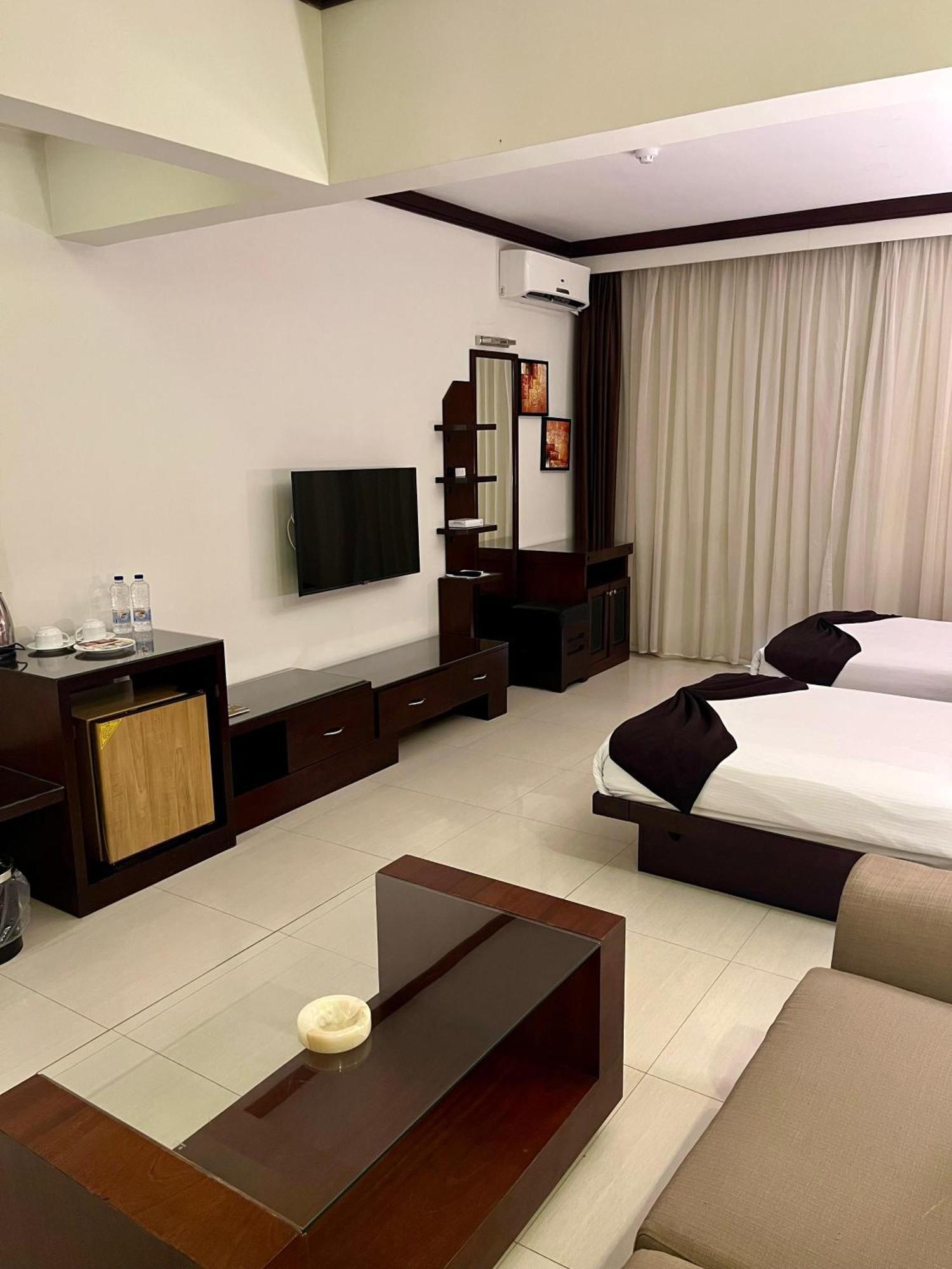 Panacea Suites Hotel Μποργκ Ελ Αράμπ Εξωτερικό φωτογραφία