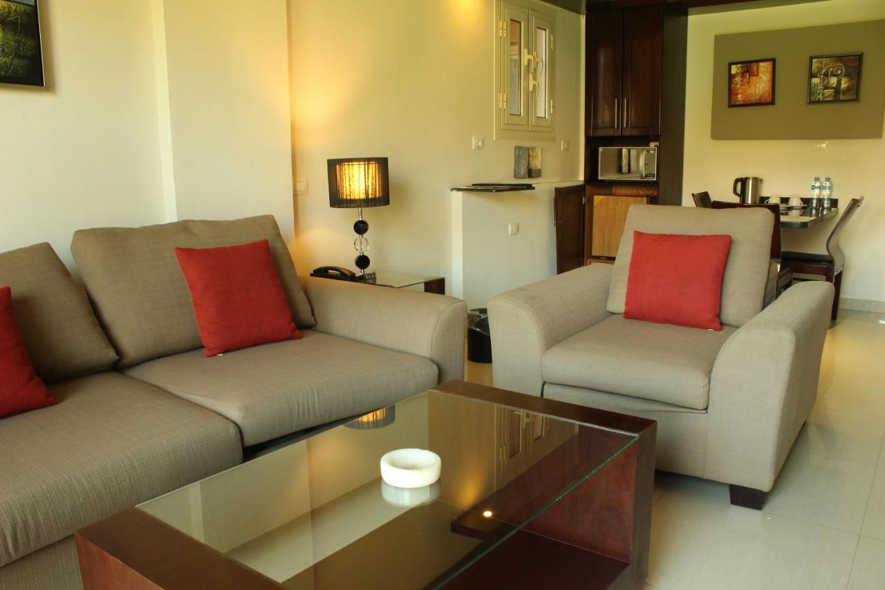 Panacea Suites Hotel Μποργκ Ελ Αράμπ Εξωτερικό φωτογραφία